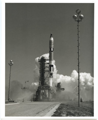 1965. Lancement de la fusée Gémini IV depuis Kap Kennedy le 3 juin 1965 emportant Ed. White, 1er américain à sortir dans l'Espace - Image 2