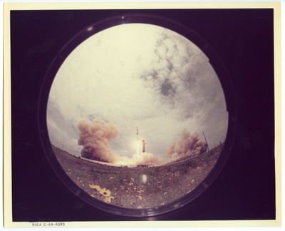 1969. Décollage de la mission Apollo 10 observée au "fish eye" - Image 2
