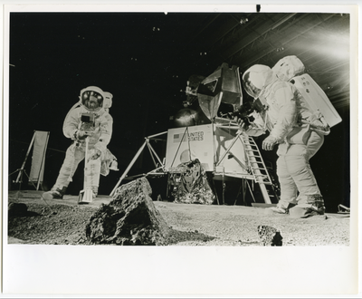 1969. Apollo 11. Entraînement au sol de Neil Armstrong et Buzz Aldrin - Image 2