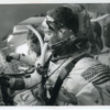 1968. A l'intérieur de la capsule Apollo l'astronaute Walter M. Schirra à la manoeuvre - Image 2