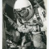 1965. Walter Schirra dans la capsule du vol spatial (Mission Gemini 6A) - Image 2