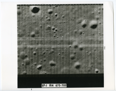 1967. Vue du 1er site de l'allunissage humain au sud-est de la Mer de la Tranquilité. Sonde lunar Orbiter III - Image 2