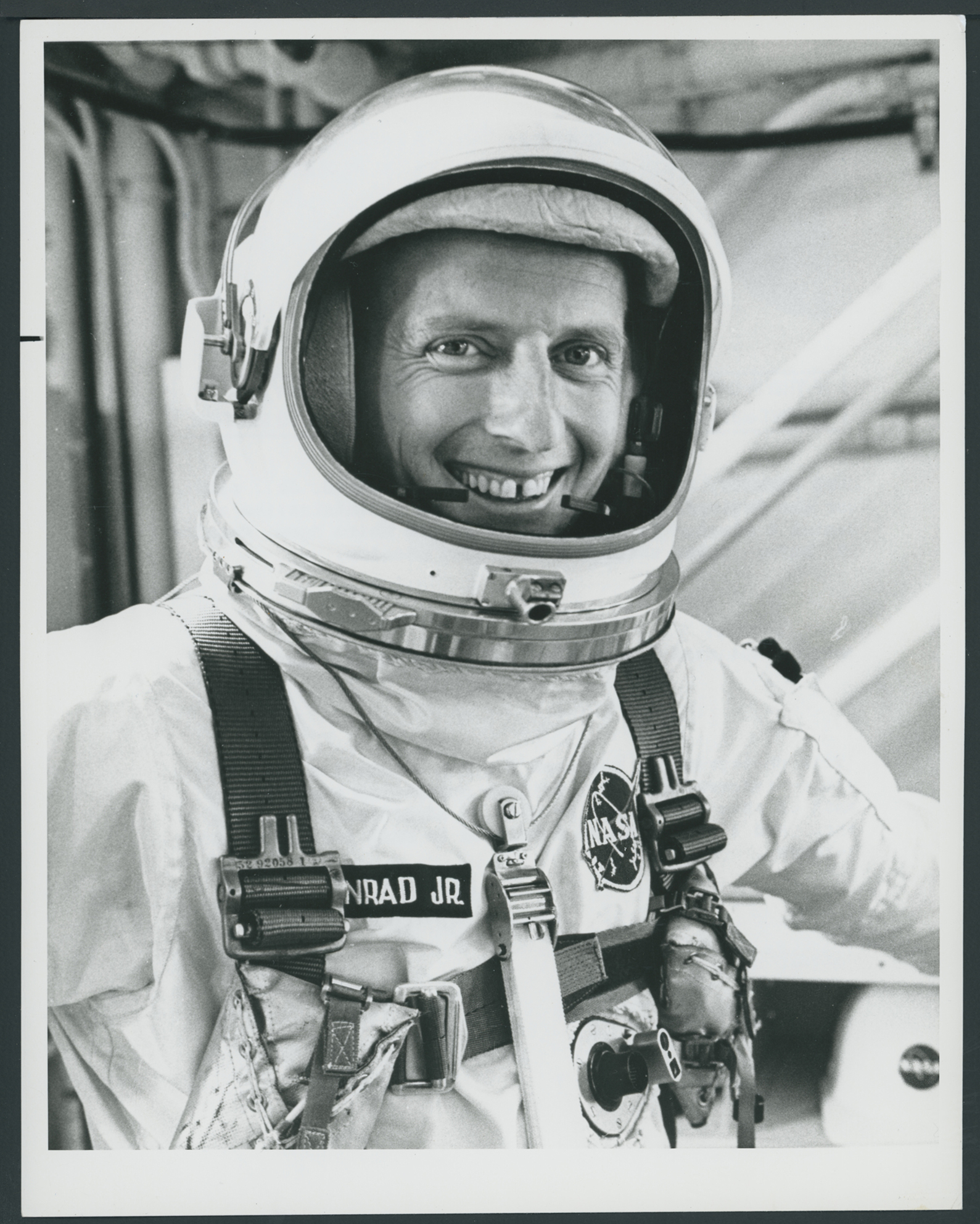 NASA. Portrait de l'astronaute vétéran Charles Conrad, Jr., août 1965 (#164) - Image 2