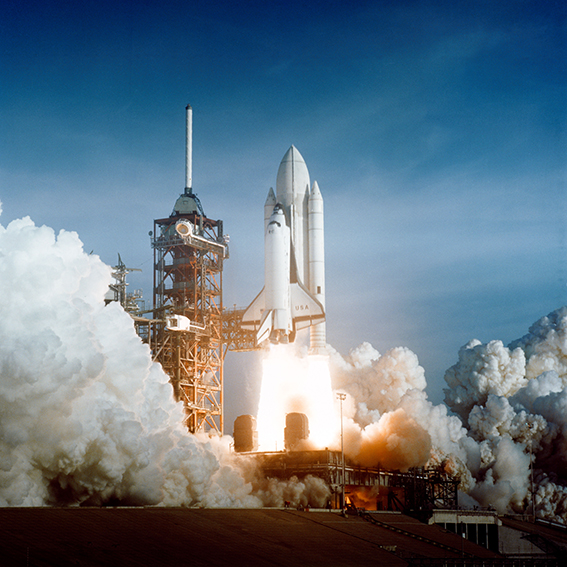 # Vidéo historique : décollage de la 1ère navette spatiale américaine : “COLUMBIA”, le 12 avril 1981