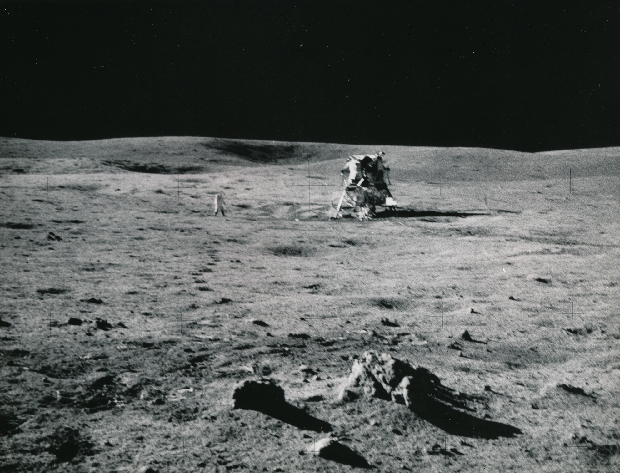 APOLLO 14. Alan B. Shepard Jr., commandant de la mission, et le module lunaire Apollo 14 (#1649) - Image 3