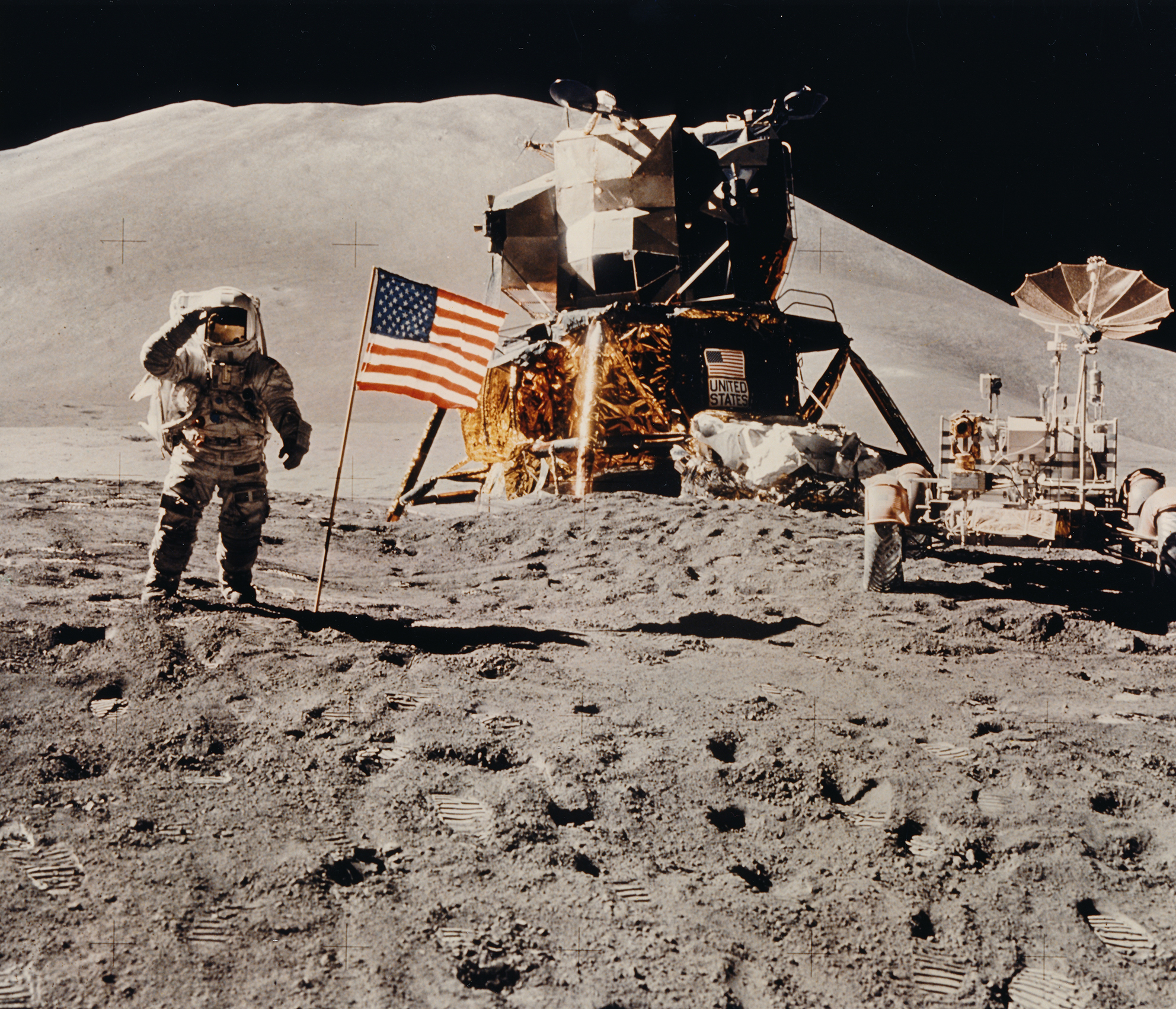 Mission APOLLO 15. Salut au drapeau américain de l'astronaute James B. Irwin. Août 1971 (#2612) - Image 3