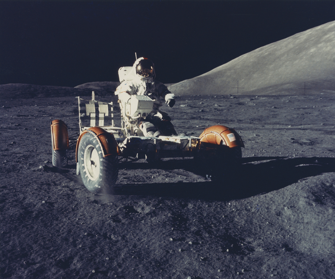 Mission Apollo 17. L'astronaute Eugène A. Cernan sur le rover lunaire. Décembre 1972 (#3607) - Image 3