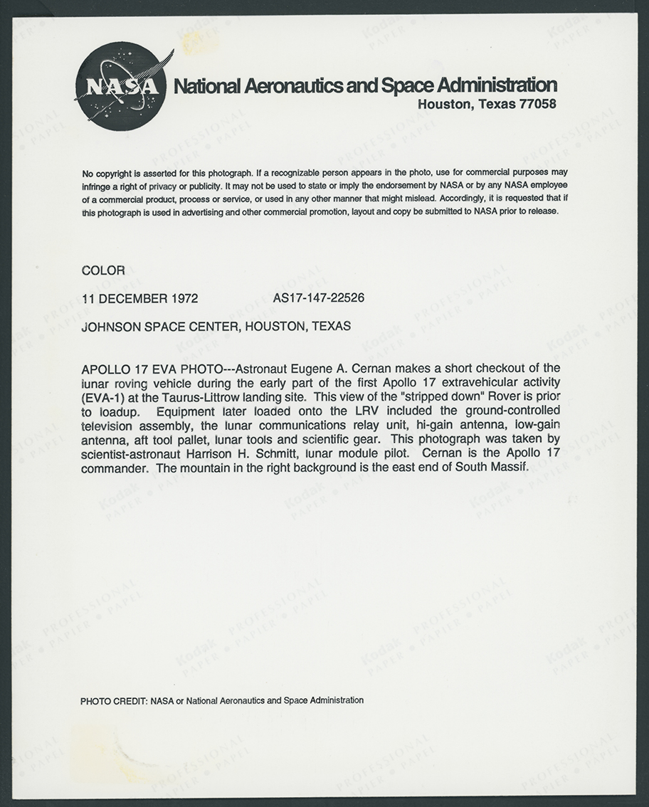 Mission Apollo 17. L'astronaute Eugène A. Cernan sur le rover lunaire. Décembre 1972 (#3607) - Image 4