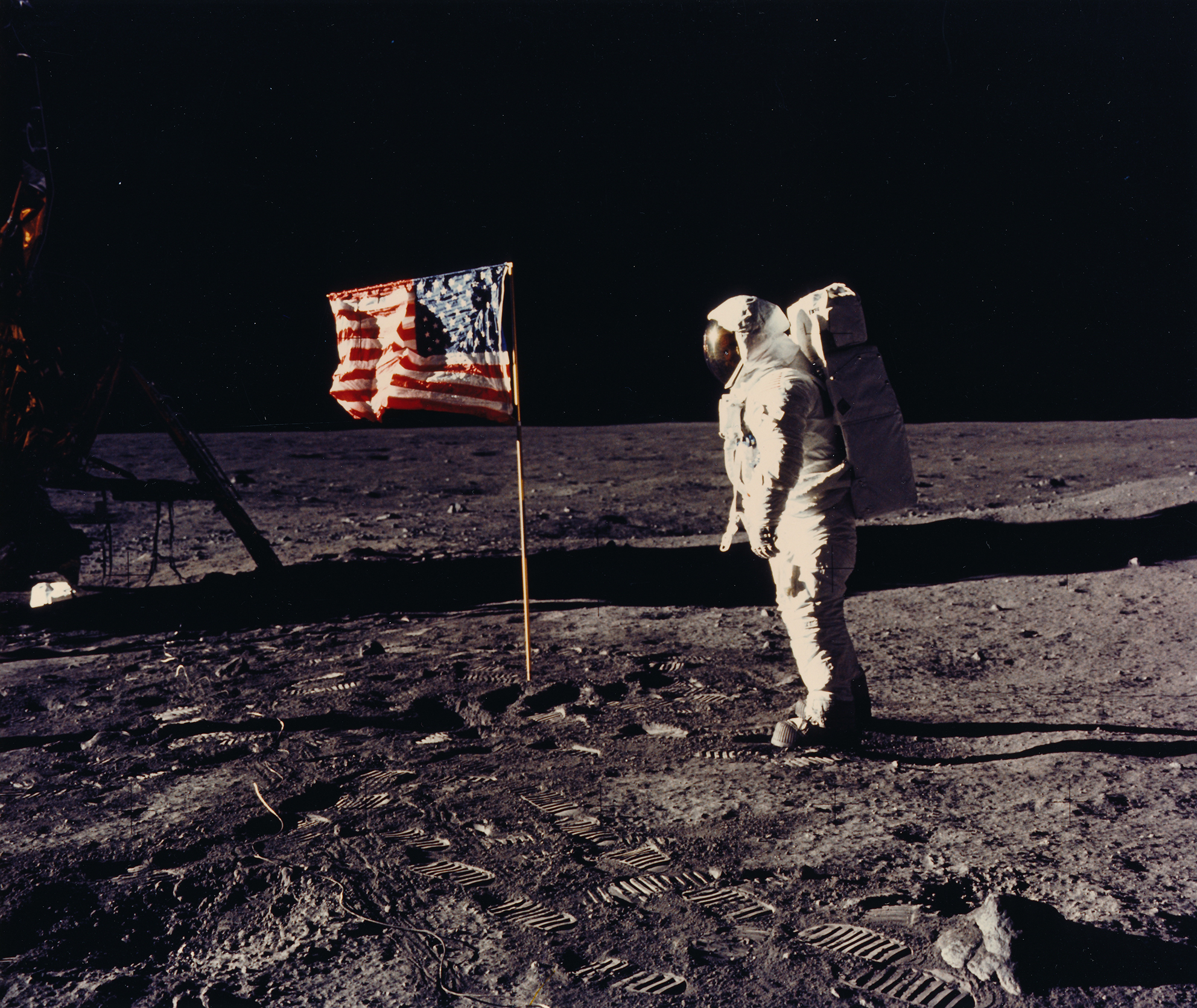 Mission APOLLO 11. L'astronaute Buzz Aldrin pose debout devant le drapeau américain le 20 juillet 1969 (#4821) - Image 3