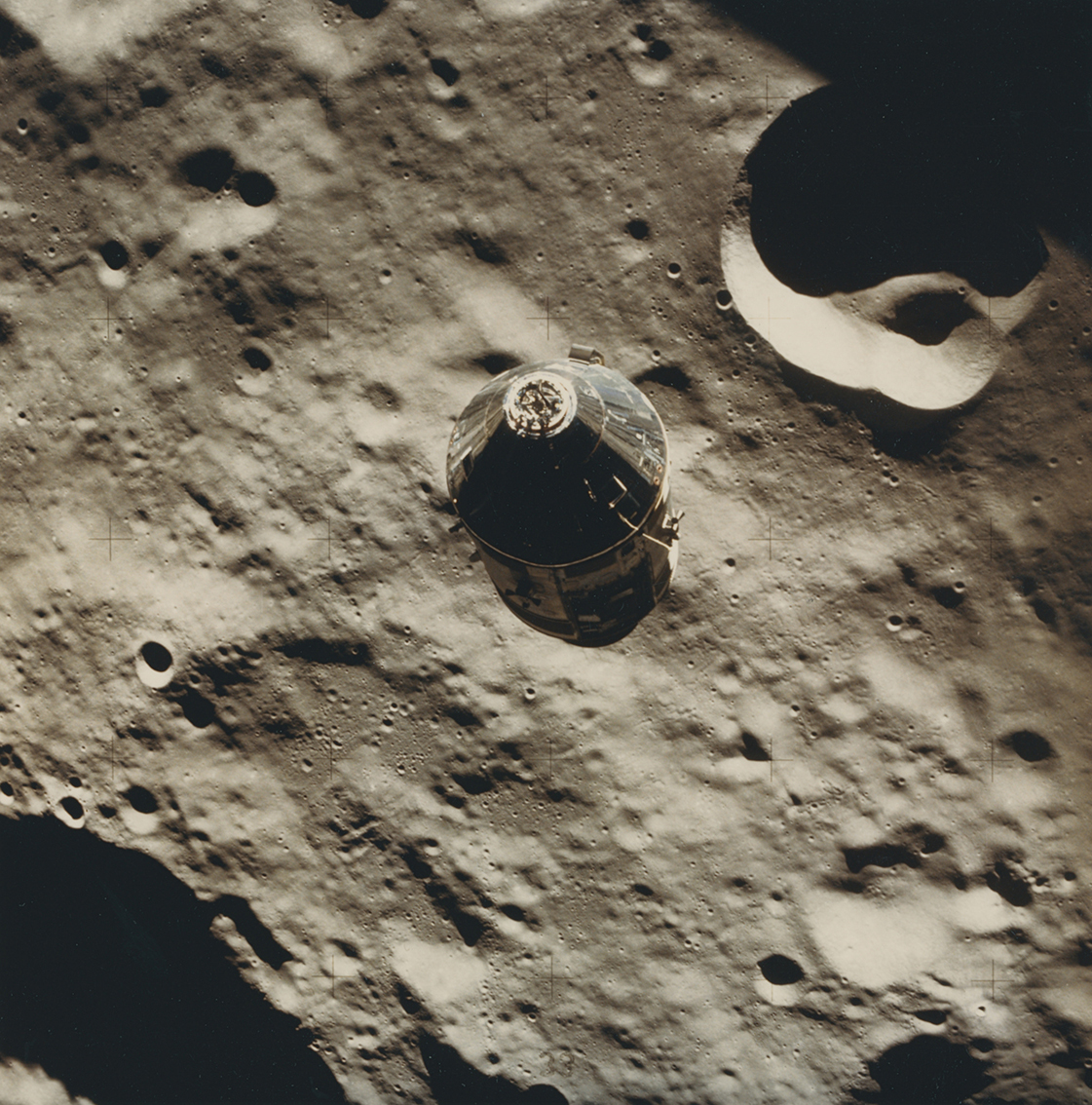 Mission Apollo 16. Le module du commande lunaire devant la face cachée de la Lune (#3308) - Image 3