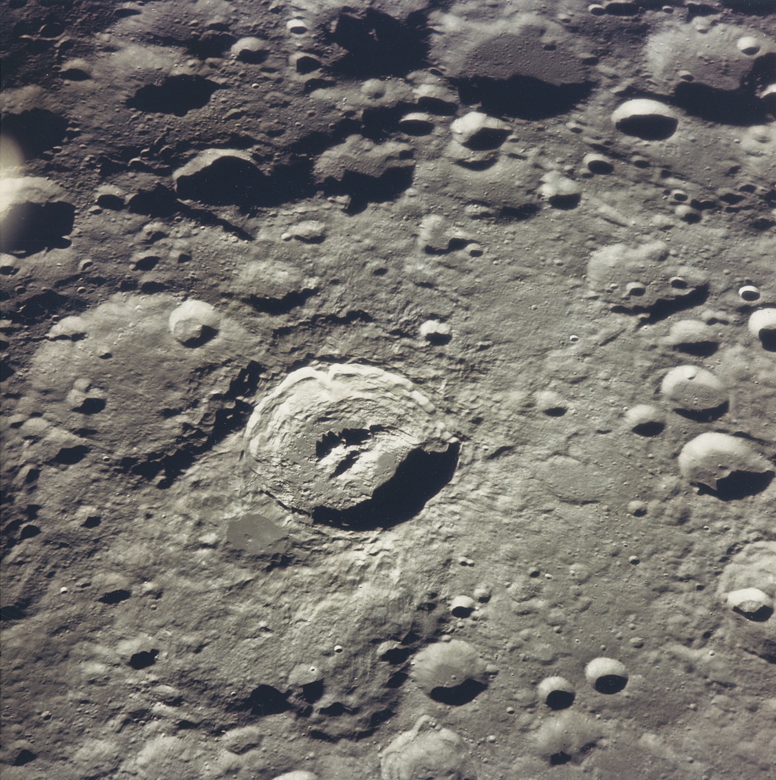 Mission Apollo 16. Le cratère KING sur la face cachée de la Lune (#3672) - Image 3