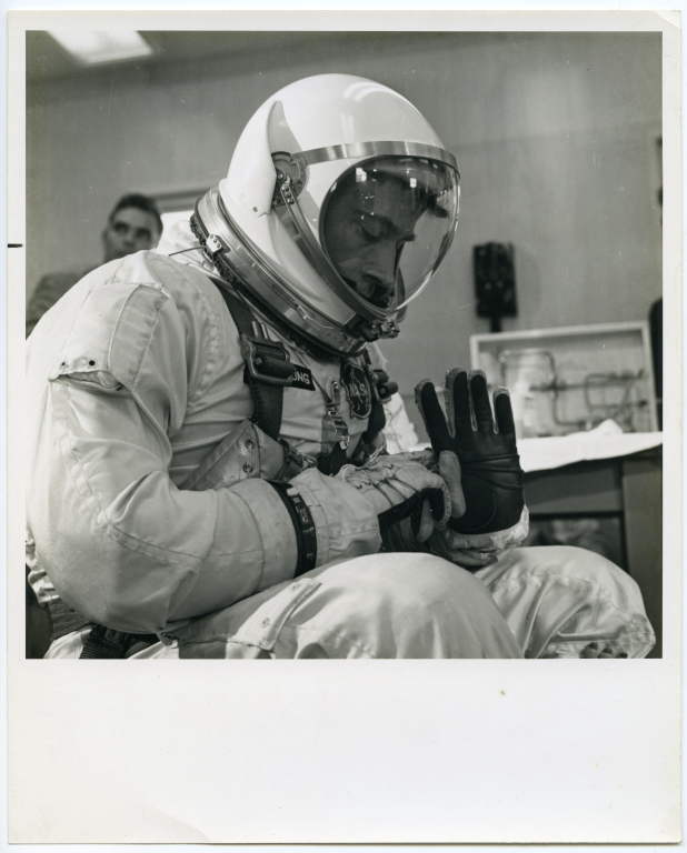 1965. Astronaut John W. Young, commandant, Mission Gémini 3