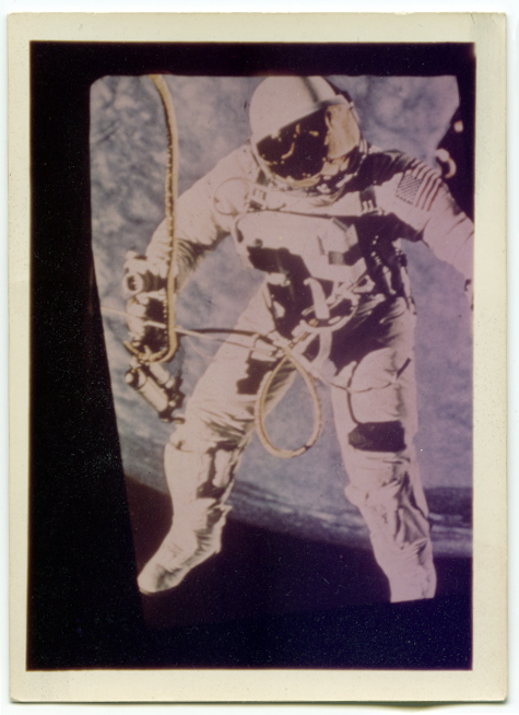 1965. Ed.White, 1er Astronaute américain à flotter dans l’Espace (Mission Gémini IV)