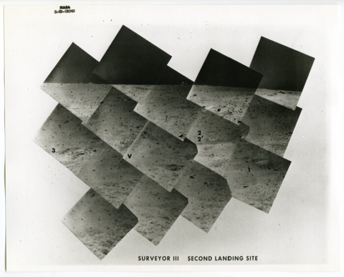 1967. Vue de l’horizon de la “Mer de la Connaissance” depuis la sonde Surveyor III, 2ème site d’alunissage de l’Homme
