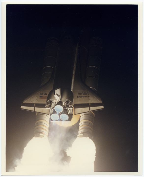 1995. Décollage de nuit de la navette spatiale Discovery (Mission STS63)