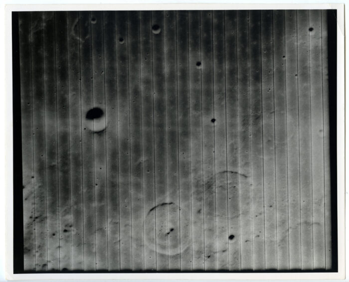 1966-67. Vue de la lune par Lunar Orbiter